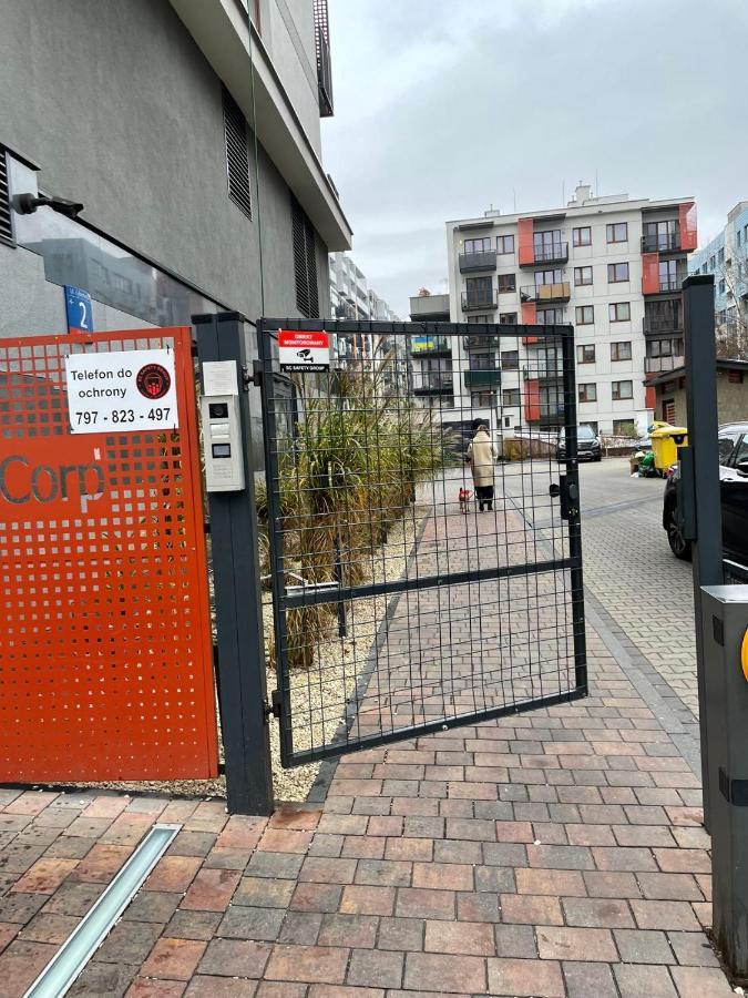 Cybernetyki2 Street Inn Near Airport Warschau Exterior foto